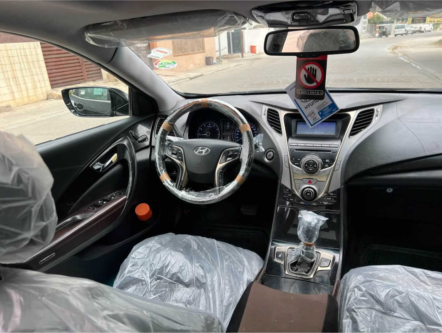 Hyundai Azera
موديل 2011 خليجي 
للبيع فقط بدون مراوس بدون اقساط 
محرك (6 سلندر ) مفتوح شرط لا صرف ولا بخار 
رقم اربيل دولي هزه سنويه جديد لل 2031 

مواصفات سياره
ويل كروم مرايات شفط بانوراما وترحيب ليد امامي حساس خلفي امامي بلاد تحكم ستيرن طرفين كوشنات جلد و كهربائي و هيتر  بلاد داخل لونين بلاد مسجل bluetooth + USB + Aux.. برده خلفيه كهرباء بلاد وبيبان خلفيه برده وكومه مواصفات بعد معروفه...
سياره صدر أمامي خلفي جديد كهربائيات كل شغال تبريد شغال تخم تايرات جديد 

صبغ :. نص باب سائق بدون دواخل شرط 
سعر...(92$) وبي مجال لطيبين 

رقم هاتف:.( *********** )
رقم هاتف:.( *********** )
عنوان:.كركوك 📍
