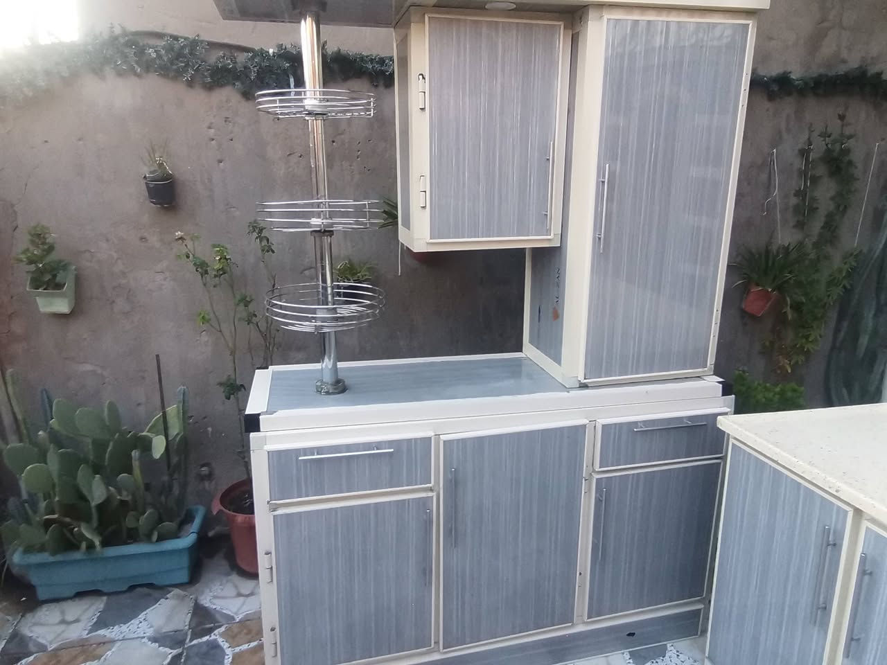 للبيع كاونتر المنيوم ٣قطع سنك مرمر المكان زعفرانية ***********
