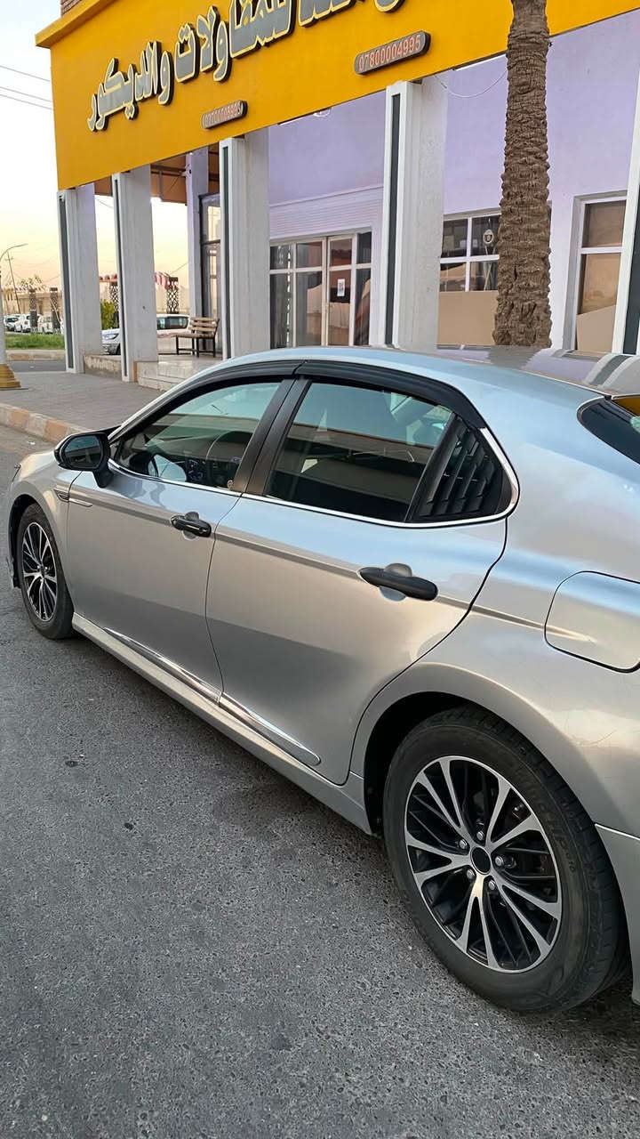 كامري 2018 للبيع 
رقم اربيل باسمي 
ضررها جاملغ خلفي وبارد كد شبرين بالبنيد 
كير محرك صدر تبريد كلها شرط 
السعر 160 وبيها مجال 
للاستفسار ***********
متوفر واتساب
