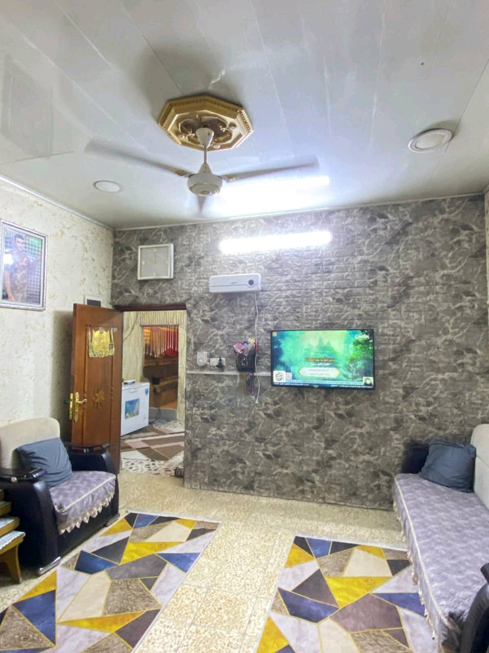 بيت زراعي 117مساحة 140 متر على شارعين المكان بغداد الزعفرانيه منطقه زوراء قرب مجسر جديد(مجسر اسواق مريم) يبعد عن شارع لعام 150 متر بيت بناء بلوك وعگاده بيت جاهز تريد تكعد بي تريد تفلش وتبني مشتملات بيت موقعه حلو على شارعين يعني اذا تفلش تبني بيوت ثنين سعره 65 وبي مجال ***********