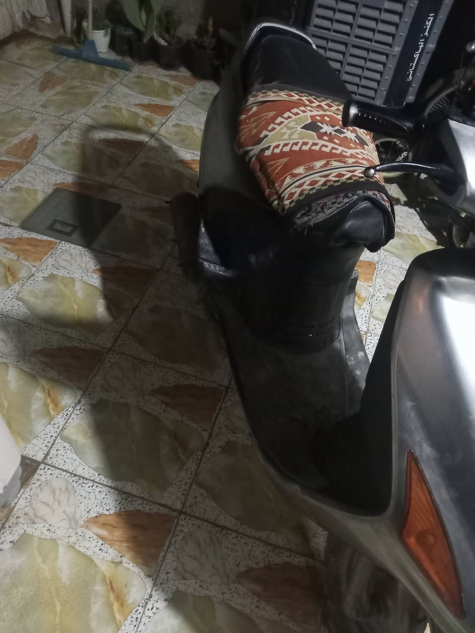 سلام عليكم فراشه للبيع محرك مامفتوح كهربائيات شغاله كلها سعره 300 وبيها مجال حك جيه
مكاني كوفه 
رقم ***********
