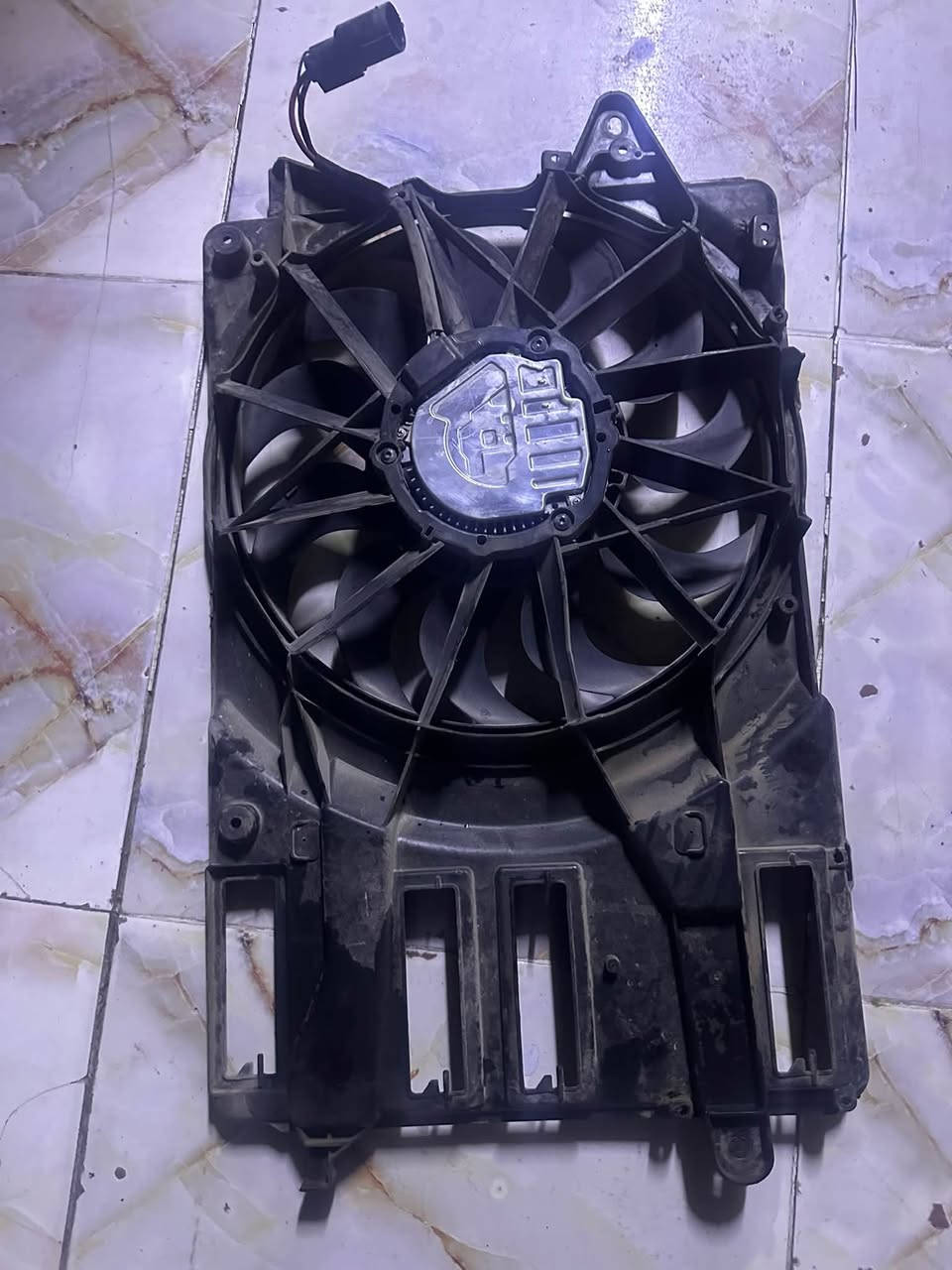 فان ماليبو تجاري شرط العمل يرهم من ١٦ الى ١٩
نضيف كلش وشغال 
السعر المطلوب ٥٠ الف نهايتة 
شديتة بسيارتي فترة جسبالي المشكلة بالفان البلادي وطلع الفان مالتي كلشي مابي لكيت ليك بالراديتر هوة سبب الحماوة 
***********
