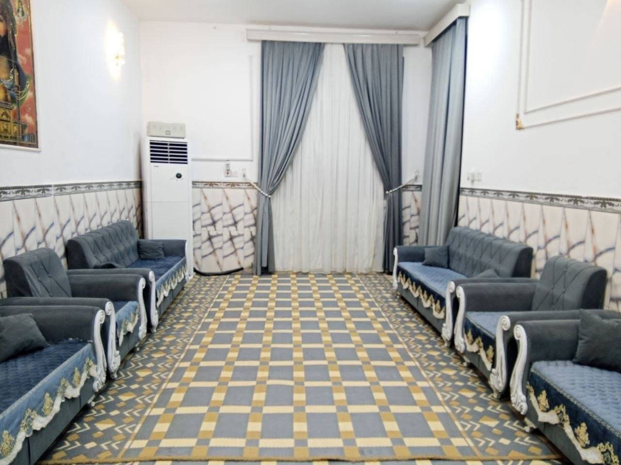 السلام عليكم
دار للبيع مساحه 200متر طابو زراعي سند 25يبعد عن الشارع 100متر أساس صب بناء طابوك  السكف صب يحتوي على غرفتين وصاله ومطبخ واستقبال وصحيات داخليه وخارجيه السعر( 70)مليون وبي مجال 

العنوان :النجف الاشرف/ شارع المطار القديم /مقابيل صيدليه غفران 

للاستفسار مكتب المهندس

***********

***********
