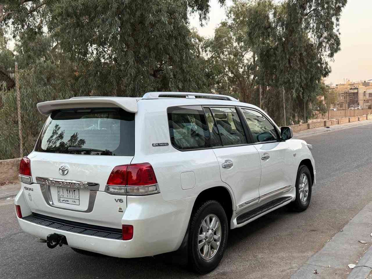 السلام عليكم ***********للبيع لاندكروز السعر 250
موديل 8 شكل 11 ستيني اصل بلادي من دعاميه لدعاميه لسياره مكفوله كفاله عامه من عدا تكحيل جاملغ امامي مكفوله من لضربه ولصبغ ولتبديل مواصفات لسياره فول 1/1 فتحه بلقماره بصمه شاشه وكامرا وحساسات خلفيه بلادي دفدي ثلاجه 7 راكب 3 قطع تبريد لايت زنون مثبت سرعه مكينه 6 سلندر مكينه وكير وحداديه وتبريد وتخم تاير
عل وضع لشركه لسياره مال جناي استخدام نضيفه جدا رقم بغداد مميز 4 ارقام سنويه هزه جديده نكليزي مشروع وطني 
لسياره في كربلاء
