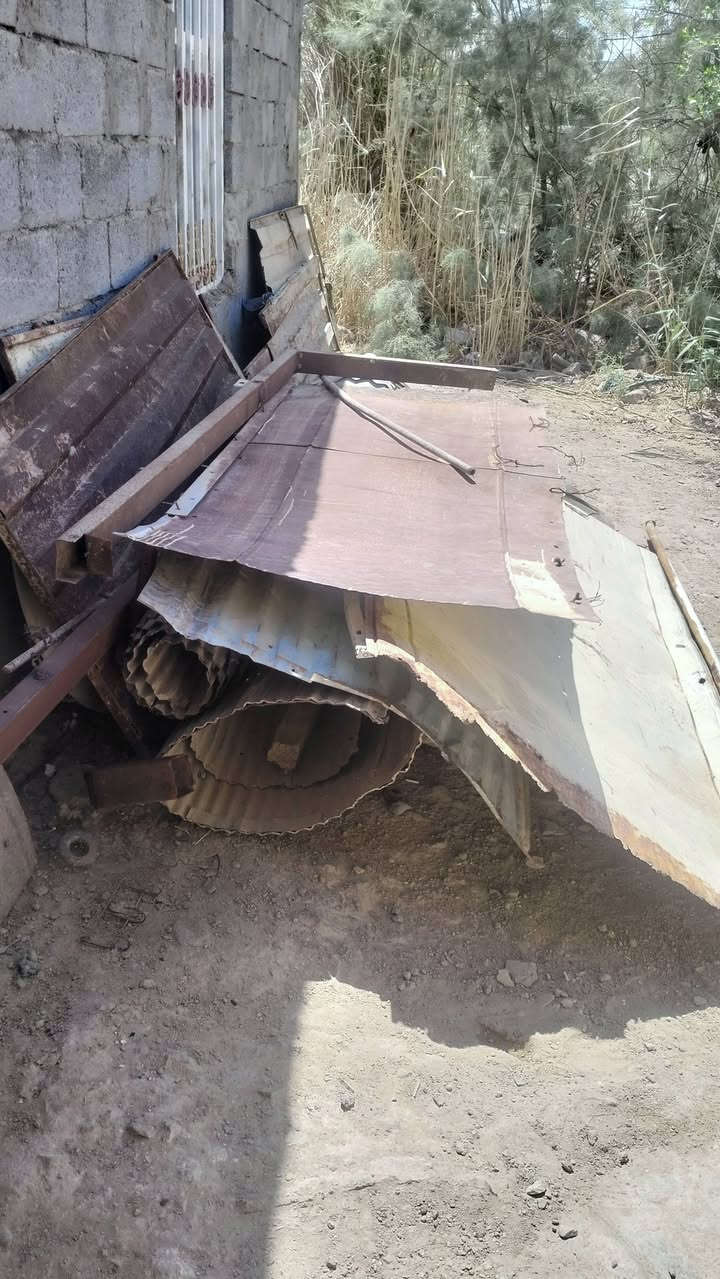 جينكو طول 4 ونص عدد 4
فنرات ثنين نضاف 
بيبان حديد عدد 4
مجموعه شخاط
طبقات حديد ثنين
***********
