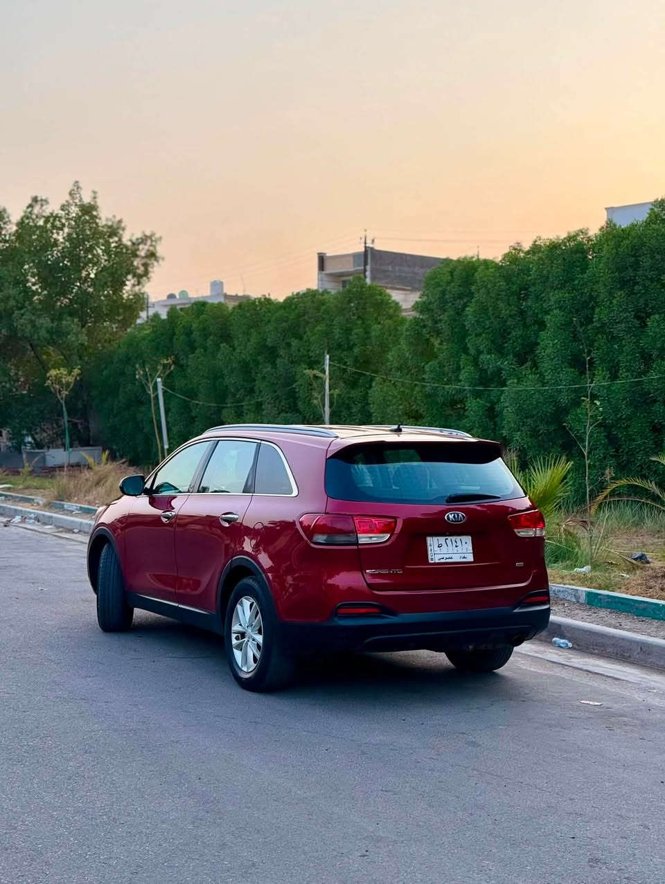 السلام عليكم .
للبيع — Kia Sorento 2016

🔹 الموديل: 2016 / وارد امريكي 

🔹 المحرك:  4v / 2.4 gdi، ماشية 80 الف فقط
المكينه نظيفه وبحاله ممتازه، لاتنقص ولا تبخر ولا بيها خمده

🔹 السعة: 5 راكب — مناسبة جداً للعائلة والاستخدام الشخصي

🔹 المكيف: قطعتين ثلج ❄️ (أمامي + وسط ) تبريد جاهز وفول

🔹 الغرفة الداخلية: تحكم ستيرن جهتين، 3 مودات قيادة، الغرفه نظيفه جداً ومحافظ عليها، استخدام شخصي فقط

🔹 الهيكل: السيارة حادثها بسيط جداً، التاير طاك وصاير طعجات بالبنيد وبارد بالكنر ع كد تلث اصابع، لا اكثر امانة الله السيارة ما بيها اي نقص او ملاحظات، السيارة بشكل عام نظيفة ومرتبه ونصبتها حلوة، مال جناي 

🛠️ الحالة العامة:
السيارة بحالة ممتازة، “تدگ سلف وتمشي” بدون ما تصرف عليها اي شي
صدر امامي خلفي بحالة ممتازة 

سونارها موجود 
وصور الحادث موجودة ان شاء الله

📍 الموقع: بغداد
💰 السعر: (١٥٨) — بيها مجال بسيط حگ الجيه فقط
📞 للتواصل والاستفسار: (***********)
