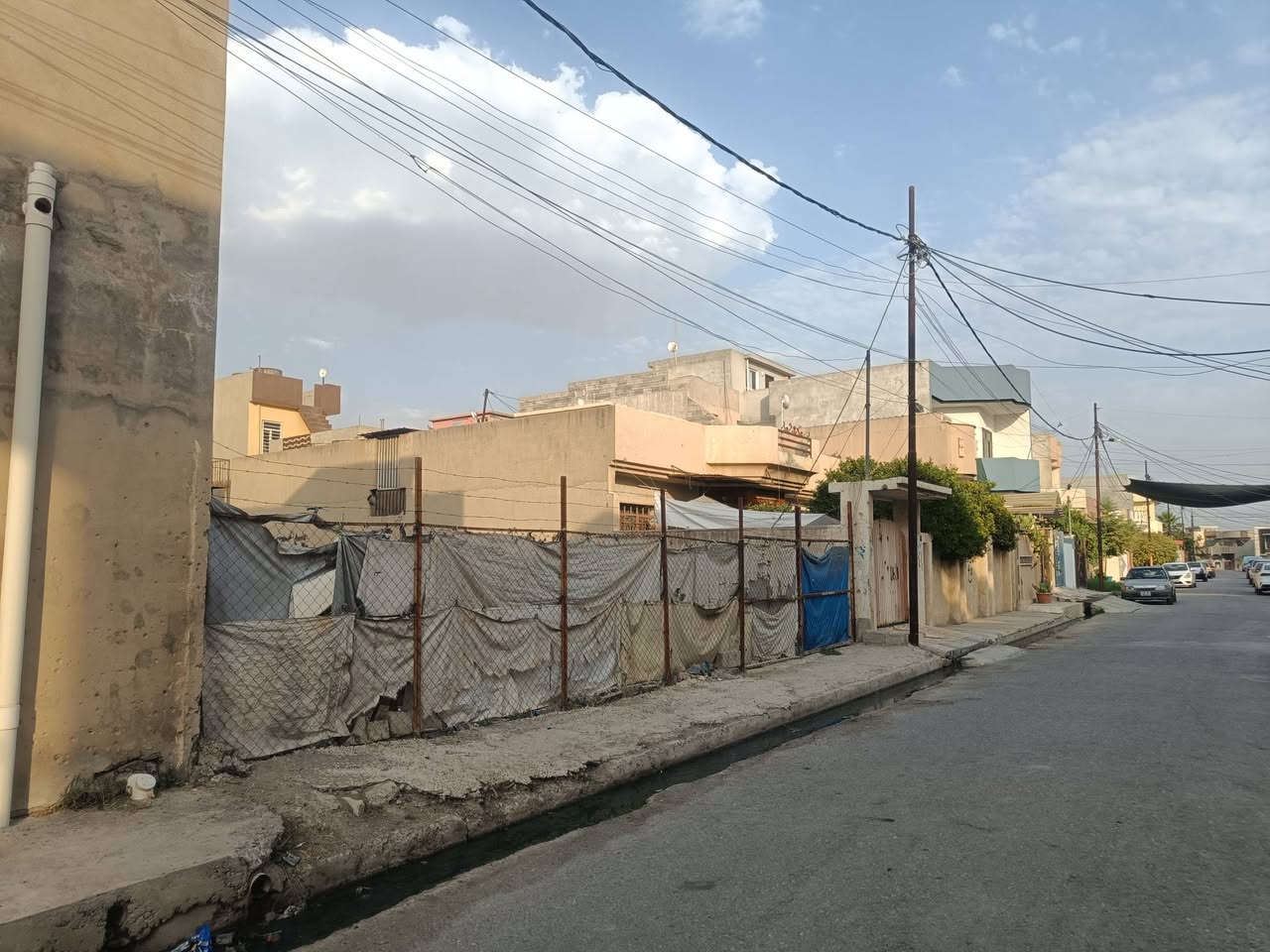 لدينا أرض سكنية للبيع 

سند طابو ملك صرف 

حي الصحة الأيسر قرب حي دوميز 

مساحة 250 متر 

للأستفسار مكتب قباء للعقار 

***********
