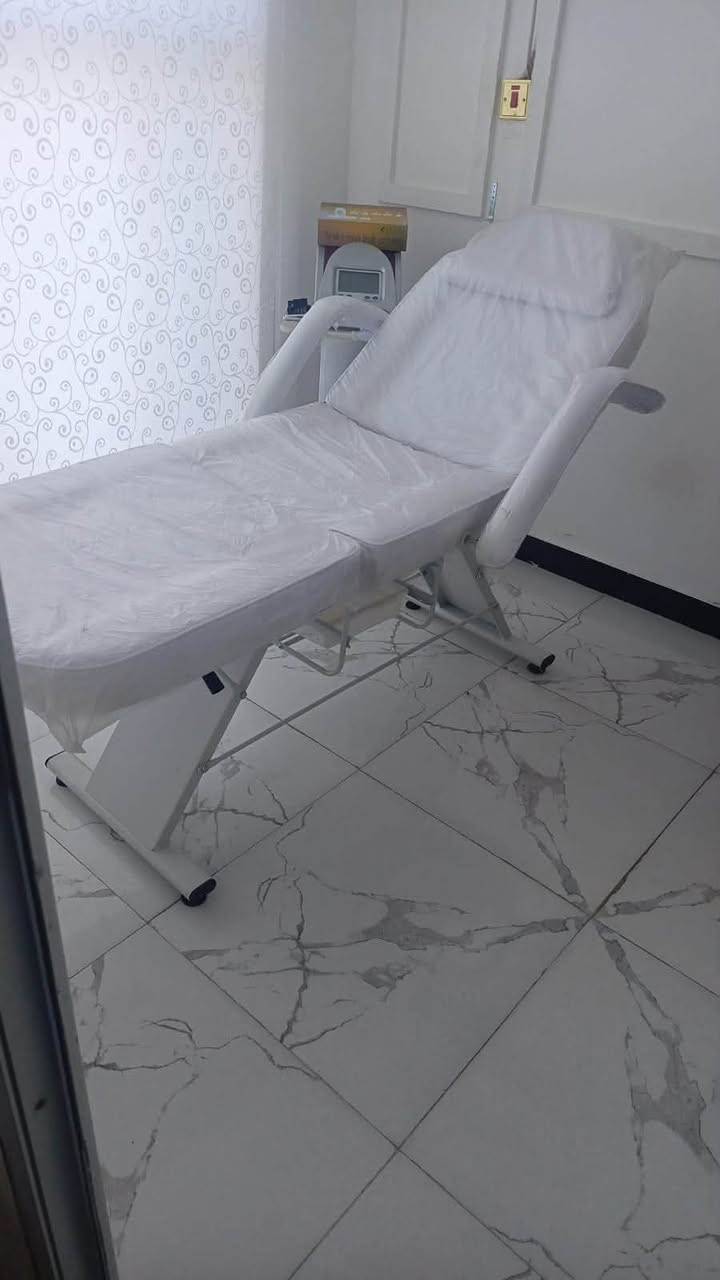 السلام عليكم
غراض جديده للبيع 
استخدام جدا جدا جدا قليل لمدة شهر فقط 

تخم قنفات جلد تفصال ٥ مقاعد ٥٠٠ الف 
كاونتر ارضي فقط متر و ٢٠  ١٠٠ الف 
شازلون ١٠٠ الف 
رسبشن ٢٠٠ الف 
سديه جلد متحركه جديده بعدها بالنايلون ٢٠٠ الف 
كرسي تنظيف قدم كامل ٢٥٠ الف 

الاسعار بيهم مجال للشراي 

مكانهم بغداد للتواصل واتساب ***********
