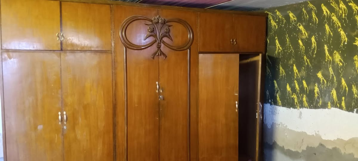 الثلاجه جديدجديده جاهزه وتبرد تخبل السعر 250 وبيها مجال وال ميز وال بلازمه بيها ضربه اشويه السعر 150  وال كنتور ست بوب نضيف السعر 125 والكاونتر تلث قطع نضيف كلش السعر 175 والقنينه السعر 75 والطباخ السعر 75 والماطور شغال عل فحص السعر 35 وال تانكي ابو ال الف اي ضرر مابي ال سعر 75   مكاني بغداد الدولعي علما كل لغراض بيهن مجال بصيط كلش رقمي ***********
