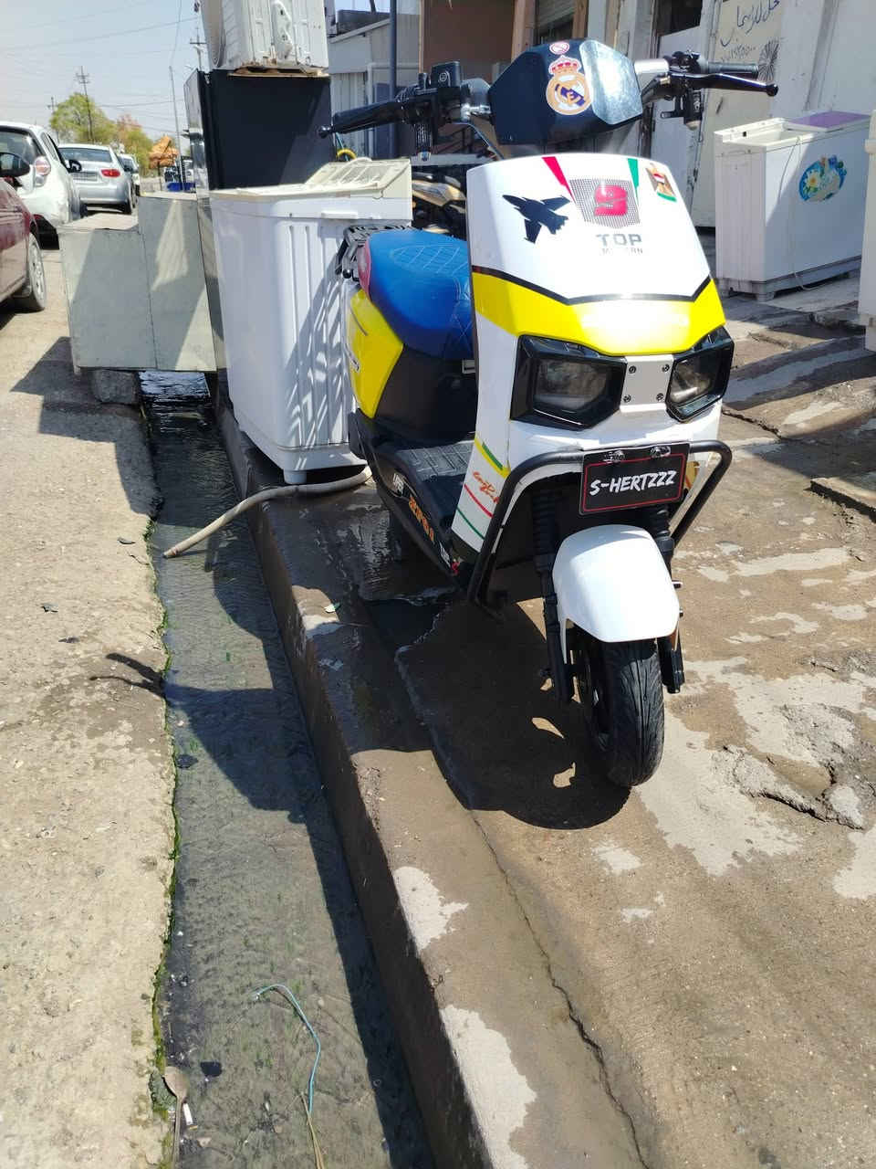 السلام عليكم
ماطور للبيع سعر 550 وبيها مجال بسيط
3 نمر
6 باتريات دبل
 بس وتساب توصل) لا اريد مخابره من الخط
***********
