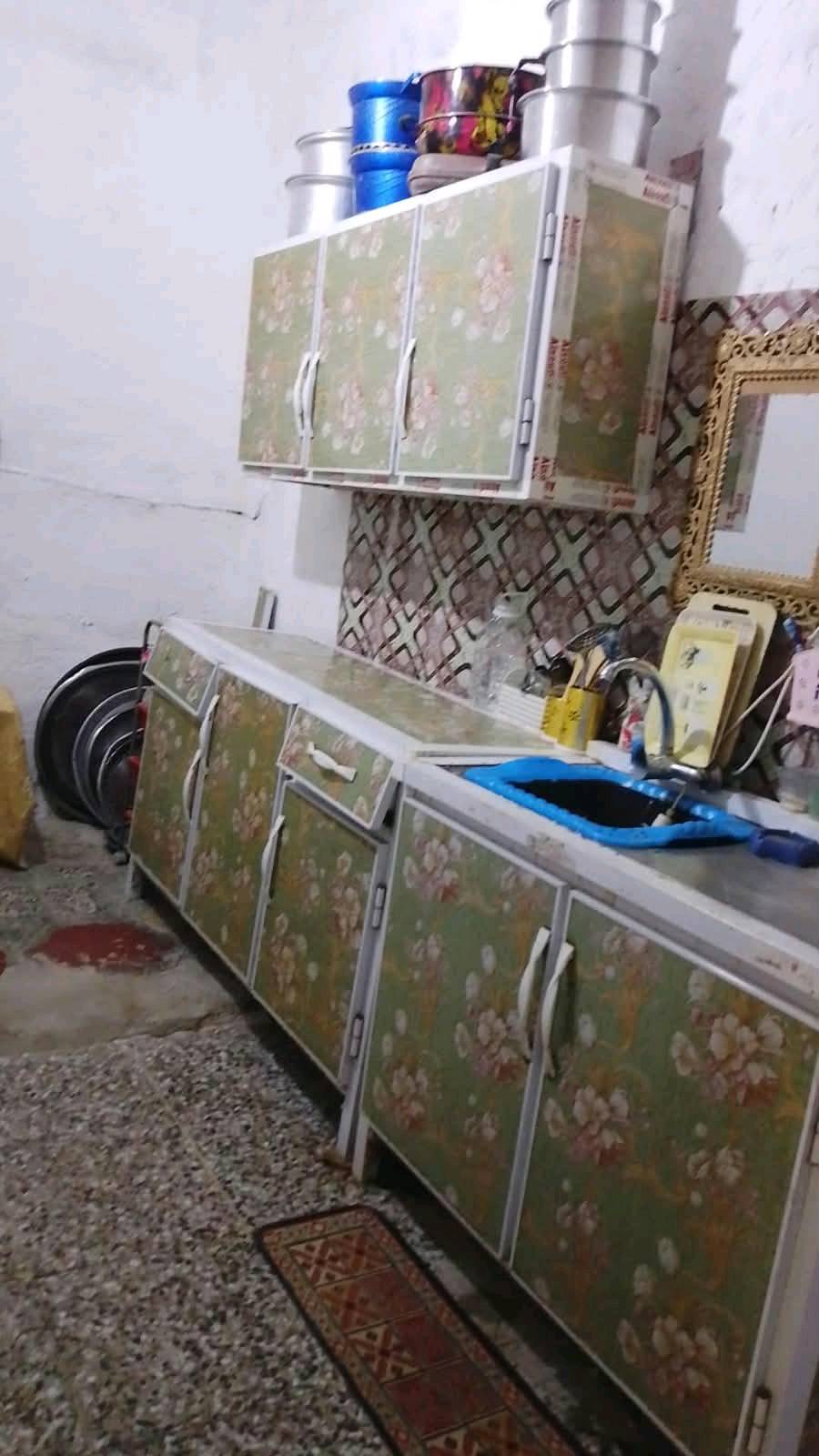 سلام عليكم بيت للبيع مكان.. حي دجله بشارع ماعرض مجوهرات مال حي النصر... البيت سندويش...  البيت كامل بس عوزه ترميم خارج وبسيط.... البيت يعتوي على ماي خطين  وكهرباء خط وبي خط مال انترنيت... مستعجل على بيعته سعر البيت 29 وبي مجال بسيط...   رقم الهاتف *********** بي وتساب بس وبل  فيس متواجد هم.