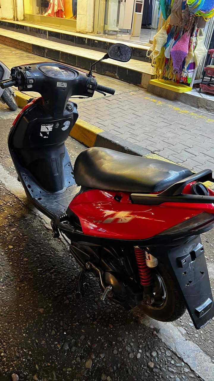 السلام عليكم
دراجه ماكس ثلعب سرعه 140 حالتها كدامكم محرك ما مفتوح خلاص بس يحتاج تجفيت 
موديل 2007
شرط الفحص 
العنوان صلاح الدين 
***********
