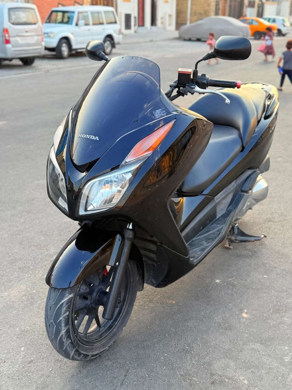 دراجة رمبة mf 0.12 دراجة زيرو
شرط كلهة ابلادي وكلهة شغالة كهربائيات منضومة 
زنون كلهة كاملة وشرط نضافتهة احلى من الصور أوراق موجودة 
مكاني بغداد الكمالية ***********
