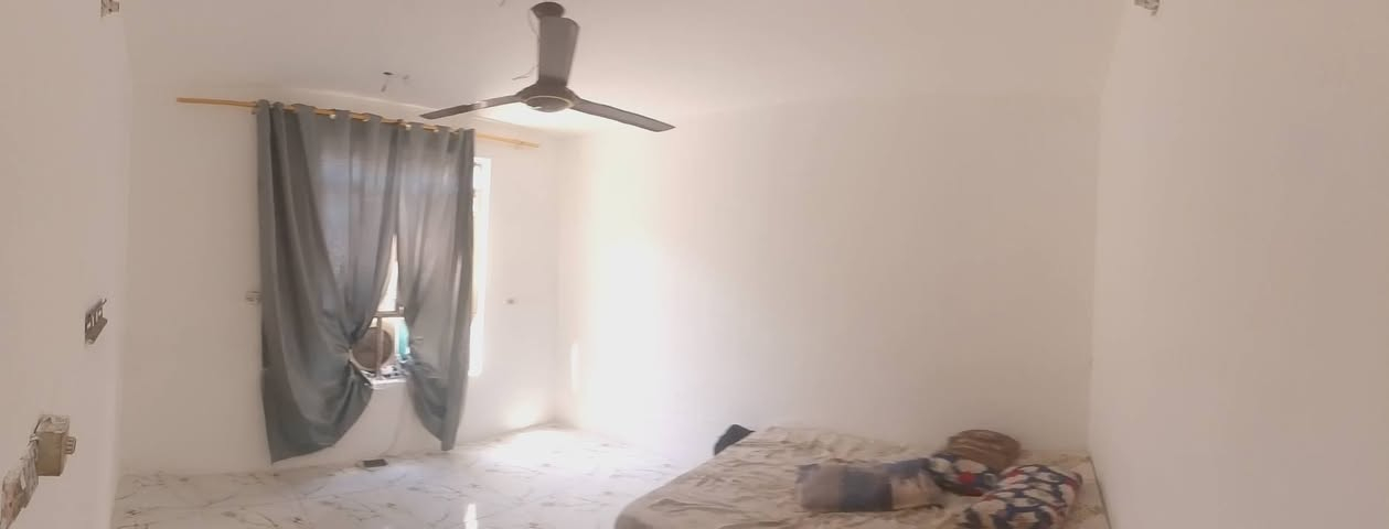 بيت للبيع مساحة 150متر طابق واحد غرفتين ستقبال مطبخ وصالة  منطقة هادئ  موجود كافة الخدمات ماء كهراباء مجاري تباليط قريبة على شارع العام  وقريبة على مدرسة 🏫  بتدائية  غريبة على جسر ديالى جنس الارض زراعي  الاستفسار //***********
