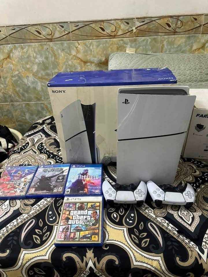 ملاحضة ((ابيع كامل الغراض  ابد مابيع نص الغراض))

Pa5 سليم اوربي نضيف كامل غراضة

ويا جوستيكات 2 اصليات وليس تجارية
ويا ups فاربر اصلي 1500اوف لاين
ويا  قرص بيس20  وبتلفيلد v وgta 5 و homefline
كلهن نضاف

مكاني الامين الثانيه سبب البيع عدم تفرغي 

السعر 900 وبي مجال بسيط  ***********
