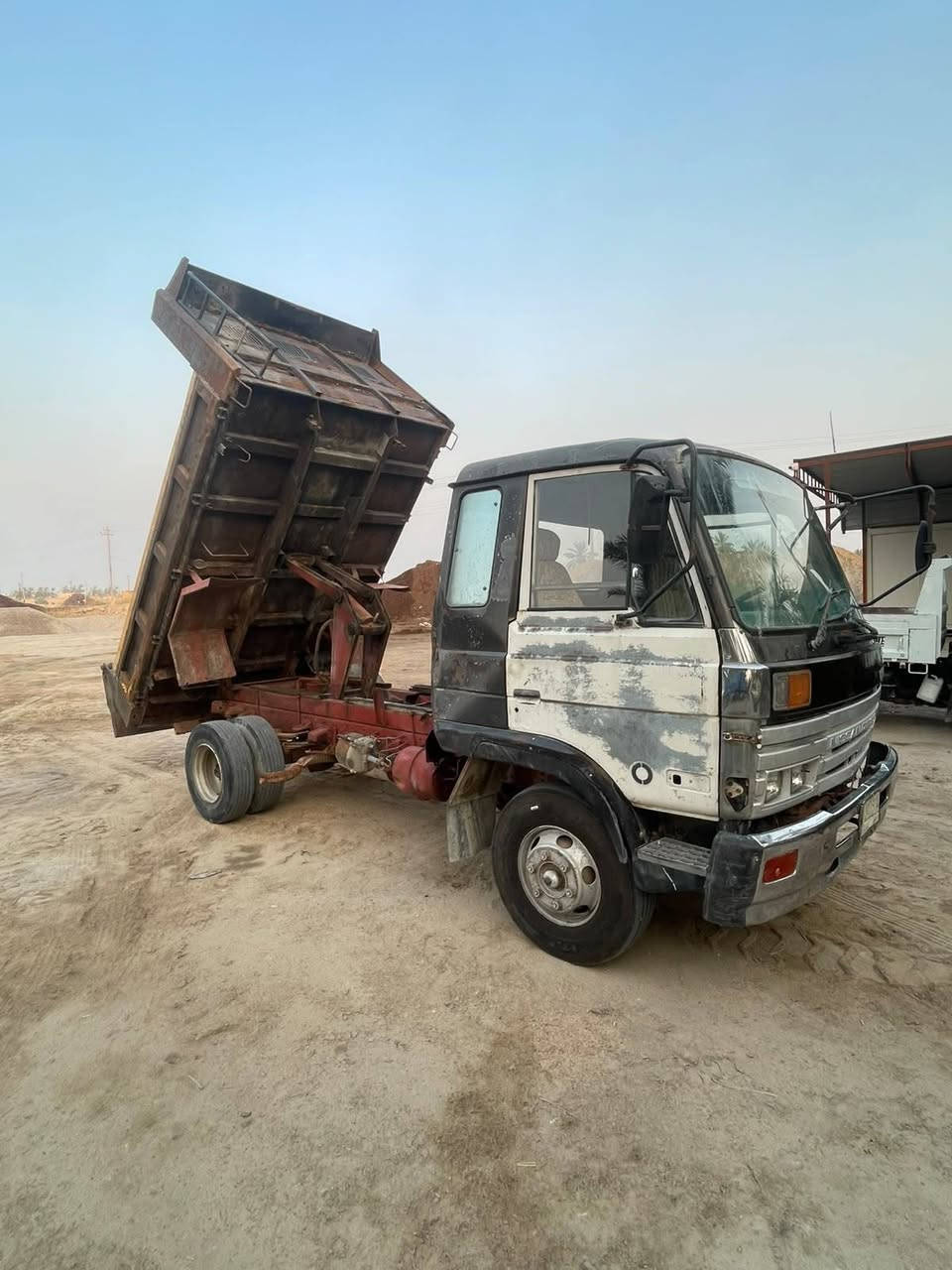 نيسان قلاب بلاد موديل 2000اصل باسمي كير اكسن شاصي كهربائيات مكفوله محرك بي بخار ***********
