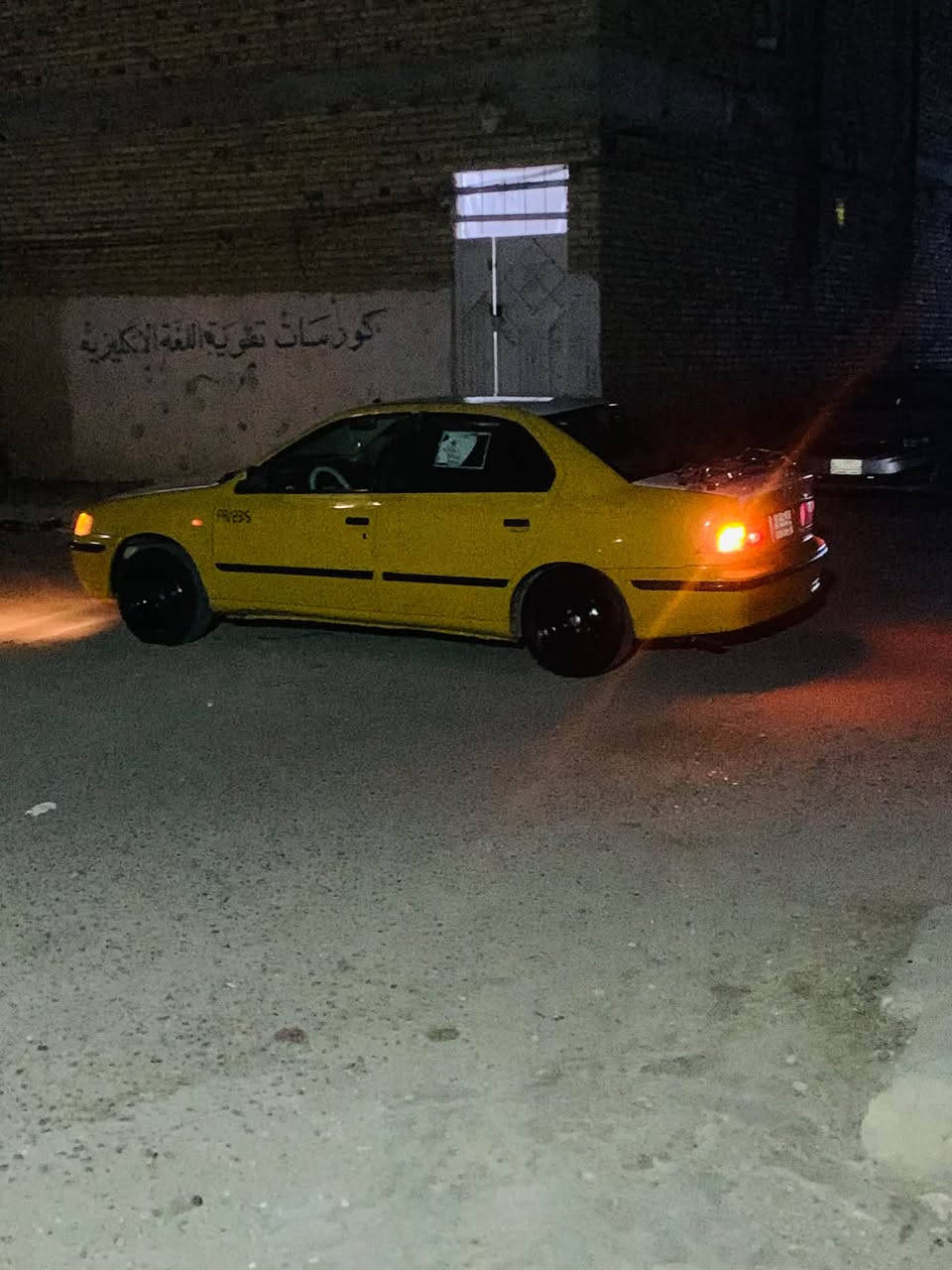 السلام عليكم 
سياره سمند للبيع مديل ١٣ كرستال ناطقه 
ابيعك مصفر وراعي يريد تحويل 
السياره كهربائيات كله شغاله ع وضع الشركه ما ملعوب بيه ابد 
تبريد منضومه كامله كله جديد خير من يم لله 
السياره سنويه نافذه تاخضه دير وجدد ارقام 
بيه جراد فقط تجي وشوف بعينك قليل 
مكينه خير من يم لله كير يخبل 
بيه دوسه وحده فقط معمره مكفوله من الضربه ولصبغ ولتبديل 
باتري جديد هس شاده جامه جديده حداديه حلوه تاخضه ربع ما ذب عليه 
مكان العماره رقم واتساب فقط ***********

نص مكتوب في الصور:
- الناس لديهم اشياء جميله ليقولونها عنك لكن عليك ان تموت اولاً واسط شيخ سعد