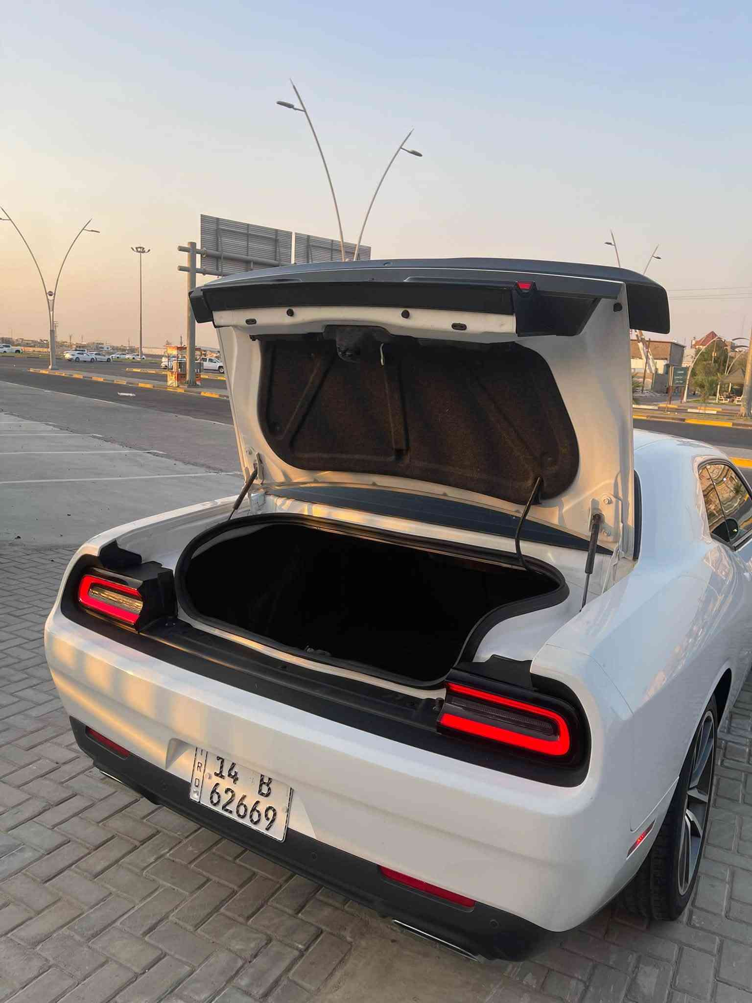 � للبيع دوج تشالنجر R/T HEMI موديل 
 موديل : 2023

🤍 اللون: أبيض
🏎️ المكينة: HEMI 5.7 R/T
📍 الرقم: بصرة
🛣️ الممشى: 43 ألف كم
⭐ Last Call اخر اصدار
✨ مواصفات وسط معروفة 

السيارة نظيفة ومرتبة وجاهزة على وضع الشركة، حادثها دعامية أمامية فقط و كصة البنيد صبغ مع بارد مكانين صغار، والسيارة ما بيها نقص.

⚠️ صور الحادث مرفقة بالمنشور

💰 السعر: 225$ قابل للتفاوض للجادين

📍 السيارة بالبصرة
☎️ *********** : للاستفسار والمعاينة
