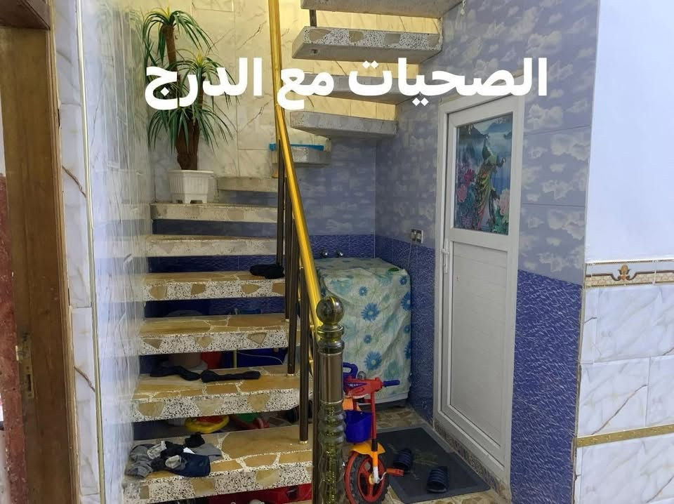 دار للبيع المساحه 200 م عدد الغرف 4 مع صالات 2 و صحيات عدد 3 طابقين العنوان مغربه مقابل السايدين الملحق الصحفيين  رقم القطعه 12/12451 
الاتصال ***********
يباع عن طريق المبادره
