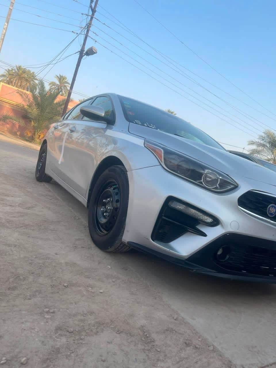 السلام عليكم كيا فورتي موديل 2020 امريكي بيها ثلاث قطع إماميه سياره جديده ونضيفه محرك 2000 دوش نص فول رقم بابل مكاني بابل السعر ١٢٠ مجال قليل ***********
