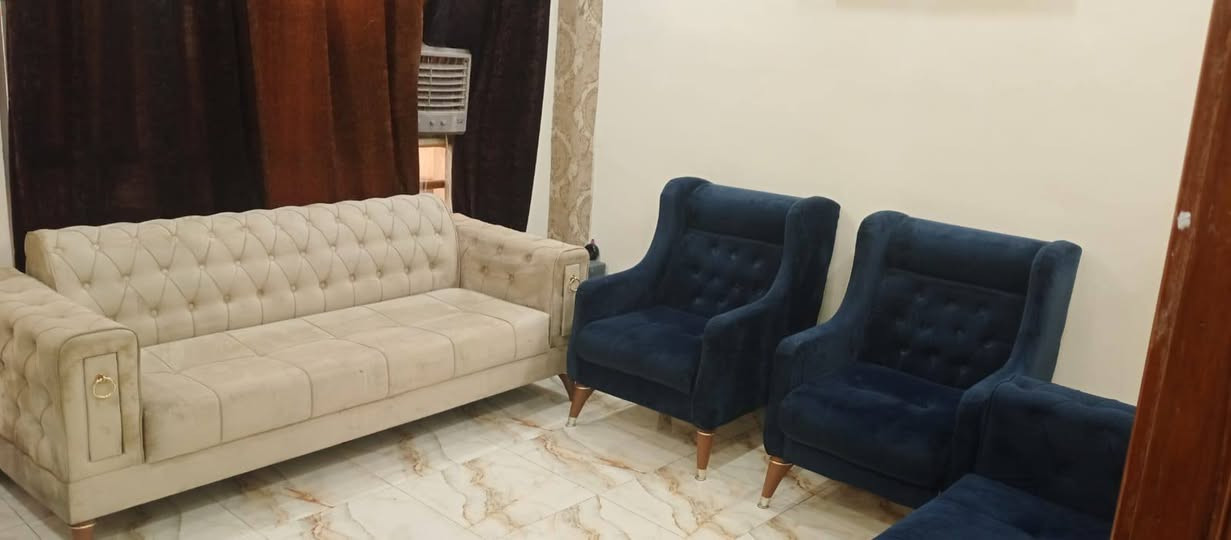تخم تركي ٨ مقعد سفنج كاندز قماش قديفه كتر برو جدا نضيف مابي اي ضرر فقط يرادله تنضيف السعر قفلللللل ٢٥٠ 
*********** واتس
