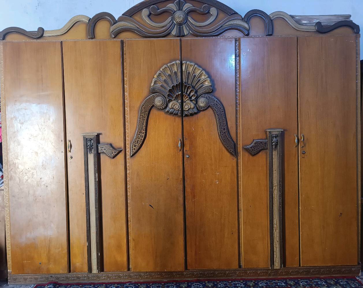 غرفه اخشاب بسعر350وبيها مجال. 
عنوانه ناصريه سيد دخيل. 
ااذ حاب تتواصل ويانه اتصل على هذا الرقم ***********📞
