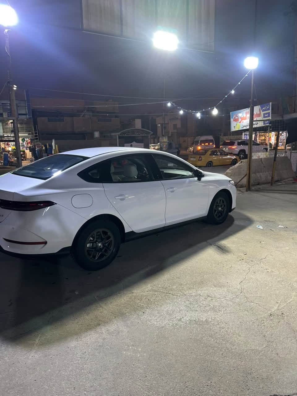 السلام عليكم للبيع byd
كن بلاص 
موديل 2025
ماشيه / ٤٠٠٠
بأسمي تحويل ثاني يوم
رقم بغداد 
داخل ابيض 
مواصفات معروفة
بصمة
هندبريك بصمة
شاشة وكامرا
كل غراضها وشاحنتها موجودة 
السعر 20500 مليون
عنوان بغداد شهداء البياع***********
