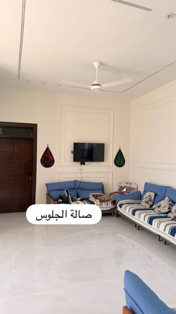 السلام عليكم ..للبيع
للاستفسار الاتصال على الرقم ‏‪***********‬‏
صالة واستقبال 
٤ غرف 
مطبخ حار 
مطبخ بارد 
٣ مجاميع صحية

مساحة الارض ١٠٠٠ متر 
مساحة البناء ١٨٠ متر 
السعر ٢٥٠ مليون وبي مجال 
العنوان سلاميات قرب سيطرة ابو ريشة

سند ٢٥ طابو زراعي

نص مكتوب في الصور:
- صالة الجلوس