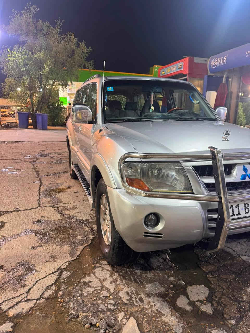 للبيع مسيبوشي باجيرو موديل ٢٠٠٧ وكاله خليجي السياره فور مري كهرباء شفط ويل حساسات شاشه وكامره تبريد ٣ قطع ٧ راكب السياره كفاله عامه عدا بارد قليل بلجاملغ الأمامي فقط مكينه ٣٠٠٠ المرغوب السياره جاهزه من كلشي مكانها الغزاليه قرب سوق الجنابي للاتصال *********** سعرها ٩٨ وبيها شي بسيط
