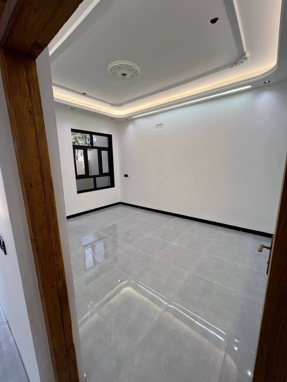 بيت مساحه 100متر 🏠
بغداد الراشديه قريه حميد الحمود 
تفاصيل البيت داخل الفيديو 
للاستفسار 
***********
***********

