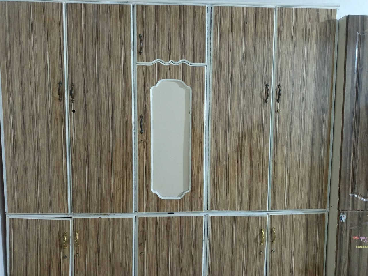 معارض عدد 2 بسعر 300 الواحد 150 الف
***********

