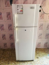 ثلاجة • للبيع