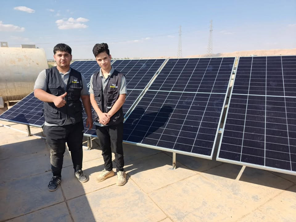 🚚 شركة القمة المتجددة للطاقة الشمسية 🚚

📅 التاريخ: 30/9/2026

☀️ تم بحمد الله وعونه تنصيب منظومة طاقة شمسية متكاملة

📍 الموقع: محافظة صلاح الدين – قضاء الطوز – حي العسكري – خلف سياو
👤 للأخ: محمد فاضل عباس

━━━━━━━━━━━━━━━━━━

🔋 مواصفات المنظومة

☀️ القدرة النهارية: 8 أمبير
🌙 القدرة الليلية: 8 أمبير

🔆 الألواح الشمسية:
▪️ 4 ألواح JH – 720W
▪️ ضمان 15 سنة

🔋 البطاريات:
▪️ ليثيوم سيشاج
▪️ السعة: 8 كيلوواط
▪️ استبدال لمدة 5 سنوات

⚡ الإنفرتر:
▪️ عشتار
▪️ القدرة: 4.2 كيلوواط
▪️ ضمان سنة واحدة

⚡ كهرباء مستقرة وطاقة طوال اليوم

🔥 لمعرفة السعر اكتب (تم) وسيصلك السعر على الخاص.

━━━━━━━━━━━━━━━━━━

📞 للاستفسار والاتصال:

🏢 المكتب: ***********
📱 المبيعات: ***********

📍 زورونا في مقر شركة القمة المتجددة
طوز – شارع الإمام أحمد (ع) – قرب ماركت عمو طلعت

🔷 القمة المتجددة
ثقة • خبرة • استمرارية
