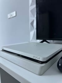 بلي فور • ٥١٢جيجا • بدون عدسه