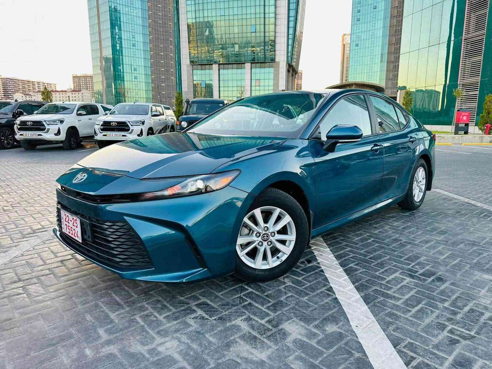 كامري هايبرد • ٢٠٢٥ • ٢٣٠٠٠ ميل