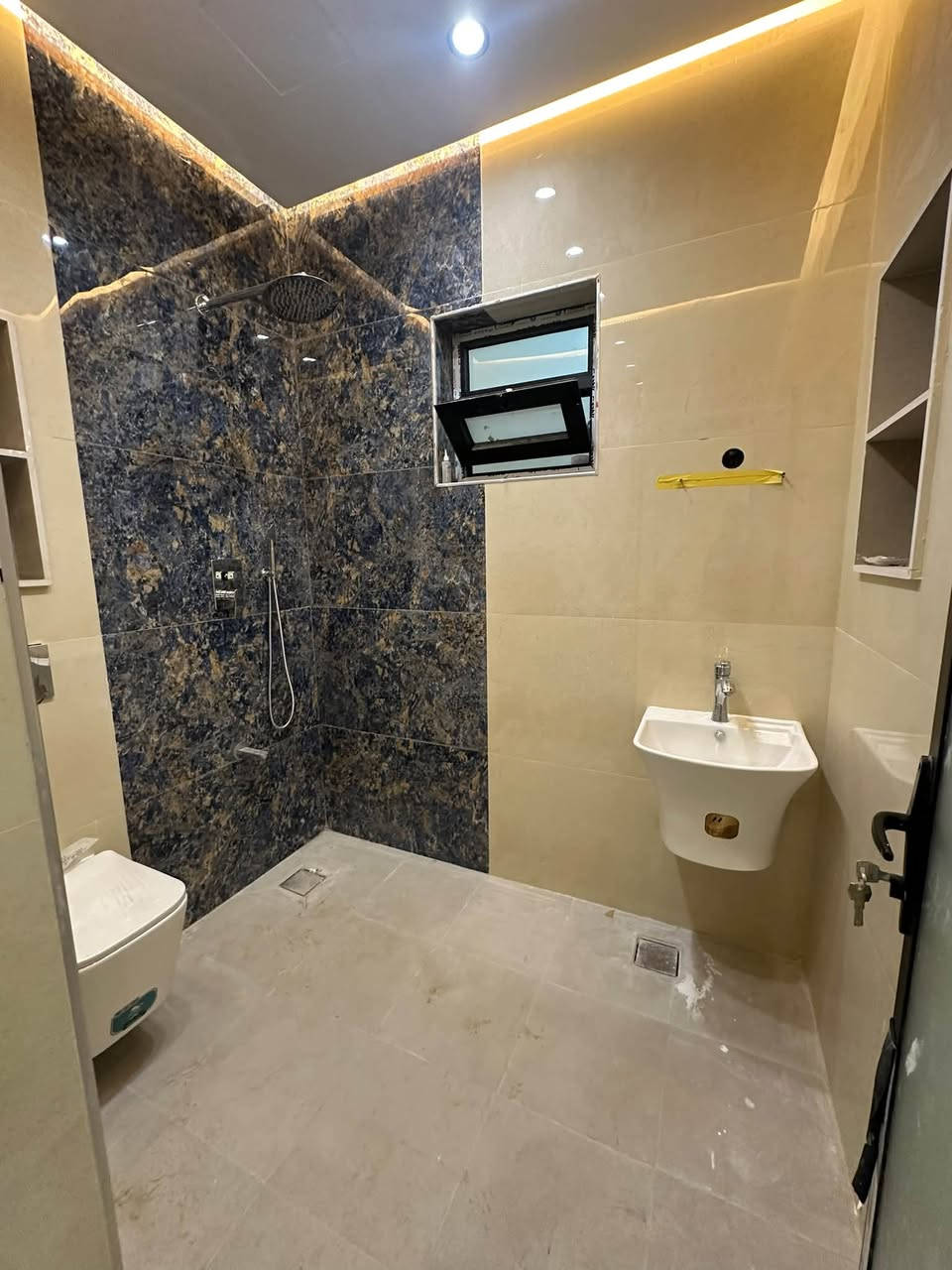 🏡 تونات ٣ للبيع | زيونة 712

📐 مساحة كل دار: 150م²
🛏️ 4 غرف
🚿 خدمات متكاملة
📍 الموقع: زيونة 712

✨ فرصة مميزة للسكن والاستثمار في واحدة من المناطق الحيوية في بغداد.

🏢 مكتب الودق للعقار
نختار الأفضل لتبني مستقبلك 🤍

🔑 بيع – شراء – إيجار – بناء – ترميم
📸 عرض وتصوير مجاني
📋 نستقبل جميع العروض السكنية والتجارية

📞 للاستفسار والتواصل:
***********
***********

📍 عنوان مكتبنا:
زيونة 710 مقابل نادي بلادي
وشارع فلسطين – بناية فرمان قرب كلية الرافدين
