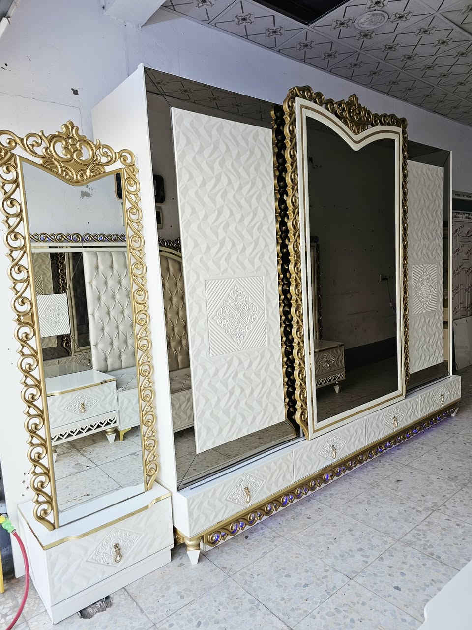 معرض الاخوين لبيع غرفه نوم ملكي ٩ قطع كلش ضخم صبغ حراري نظافه اخو الجديد تاخدوها مع شد ونقل جاهز داخل الموصل شراي خاص او اتصال 📞
*********** واتساب ***********
