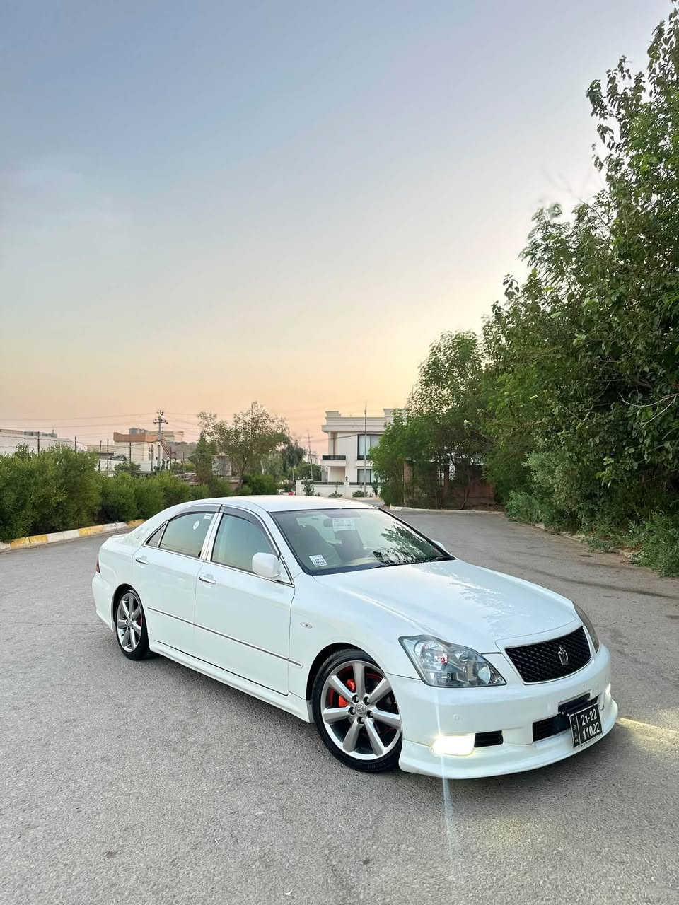 سەرەتا بەناوی خوای گەورە توێتا کروان شاهینە بۆ فرۆشتن براوە براوە ١٨٠گێڕ گەورەی مەکینە بجوک کۆدی بۆ کراوە 📃 مۆدیل ٢٠٠٧بەسمە رەساسی 📦کوشن کارەباو جلدی دوبەی تەبریدو گێرو مەکینە بەشەرتی وەستا🧑‍🔧جاور ویلو تایەی لۆکی لەژێرە🛞 سەقف بۆیاخو دەعمو لێدراو کەڤەر گۆراو بەشەرت سەیارەکە ڕوعبێک مەسرەفی تێدا نیە دعامی پێشەوە بۆ دواوە بەشەرت بۆ زانیاری زیاتر پیوەندی بکە***********.   ***********
