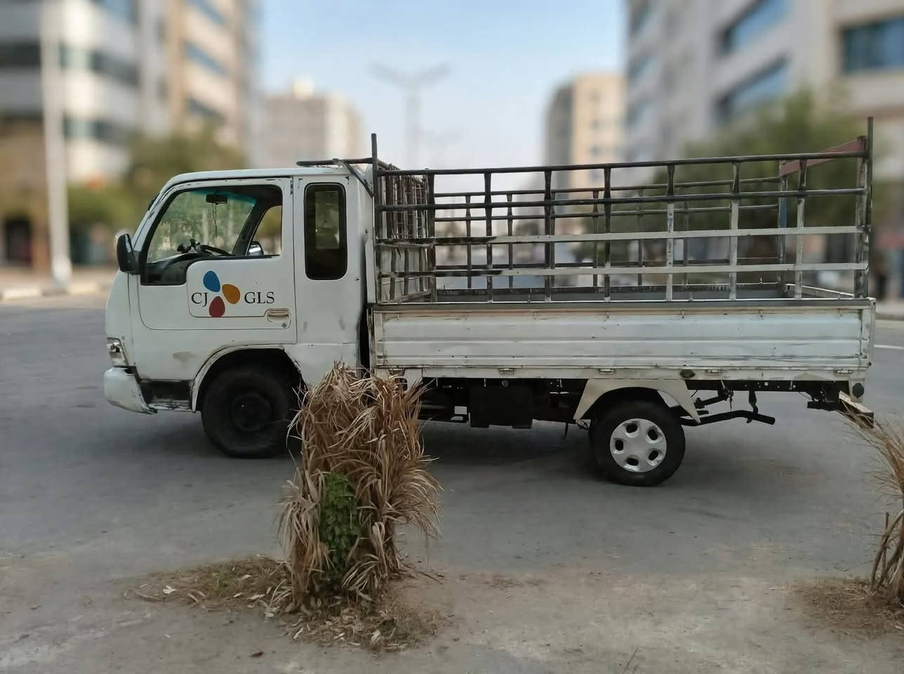 موديل ٢٠٠٠ • رقم انكليزي • مكينة خيط
