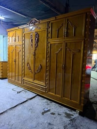 غرفة مستخدمة • ٦ أبواب • صاج طبيعي