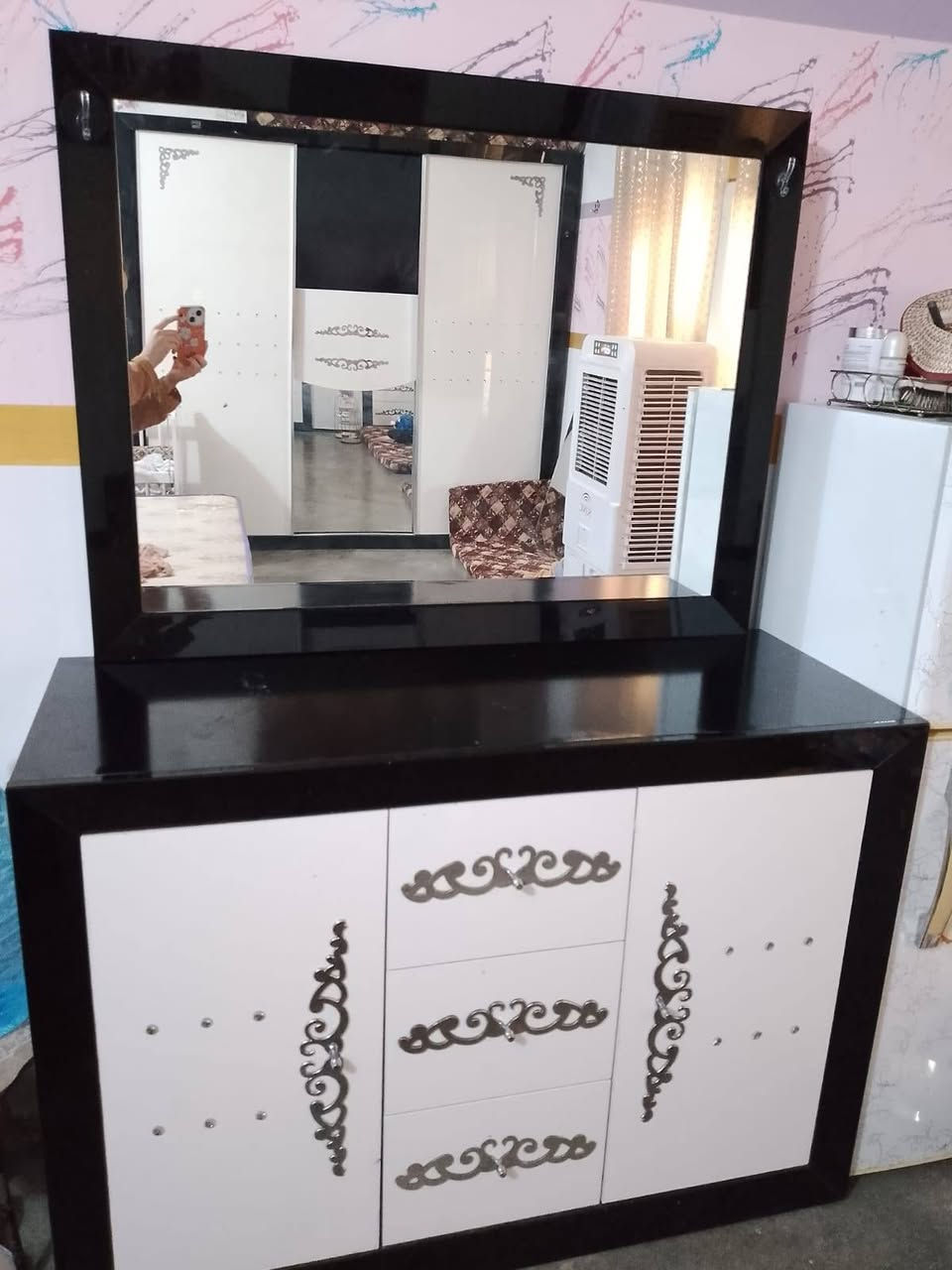 غرفه نوم للبيع سعر ٢٥٠ وبيهه مجال ***********
