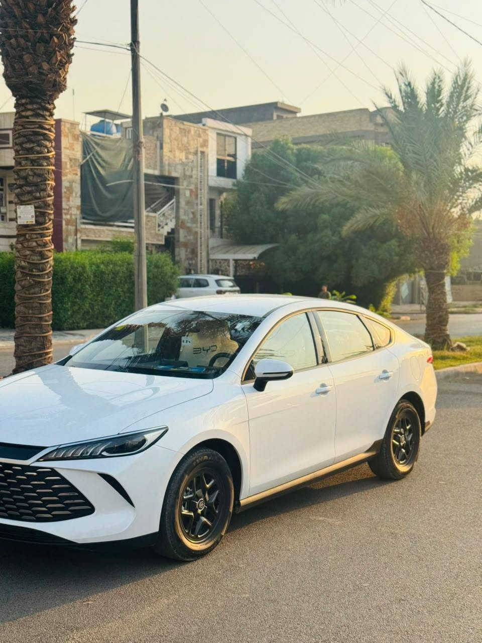 السلام عليكم BYD كن بلاص 2025
السياره مكفوله ماشيه 19500الف 
كامله ملحقات شاحنه بصمه كارت فوم 
السياره ام الضمان من معرض الحلو 
داخل ابيض 
السعر 21100
مكان السياره بغداد السيديه 
رقم ***********
