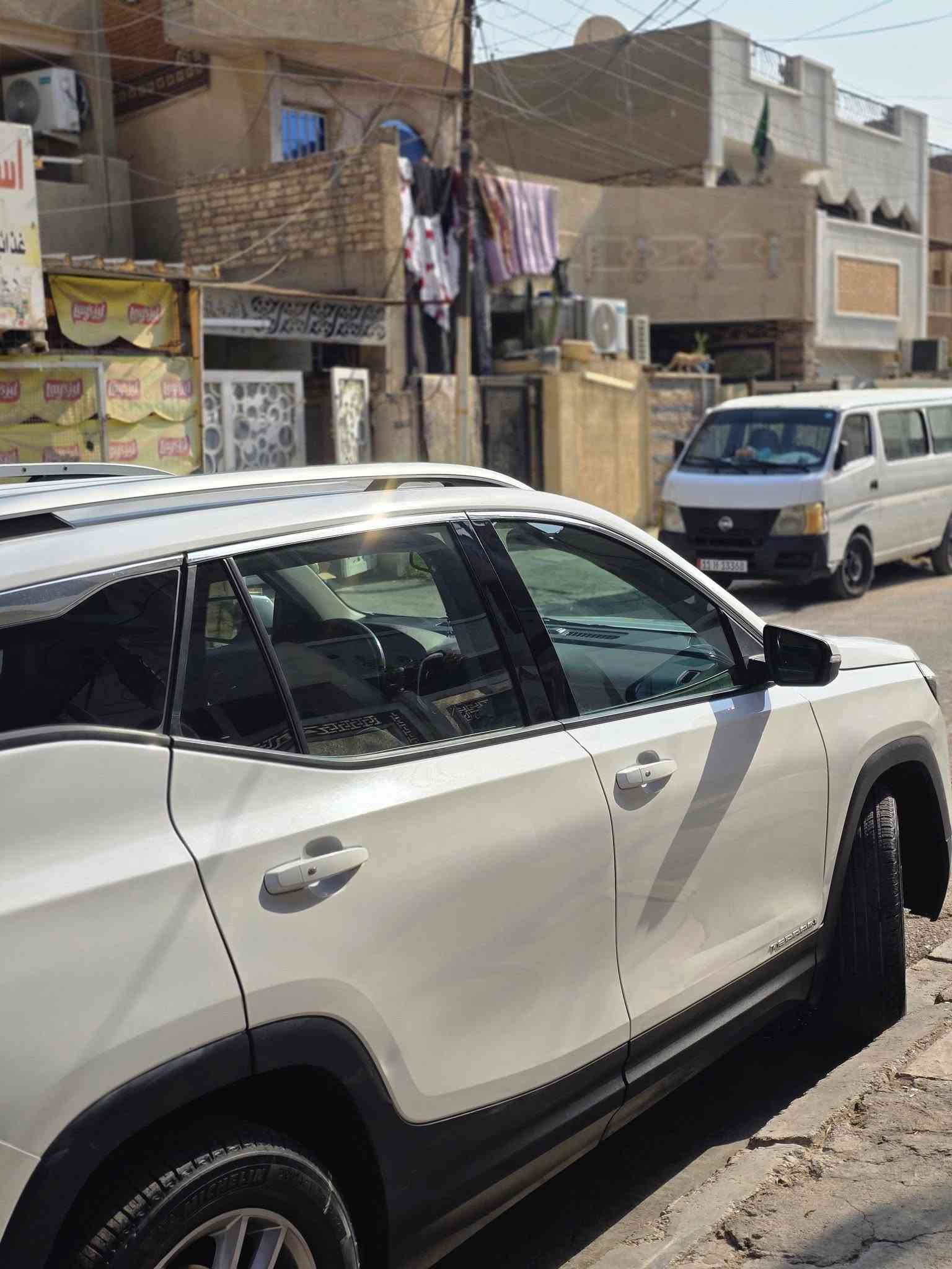 السلام عليكم السعر175 وبيها مجال للشراي
للبيع Gmc تيران 2022 مواصفات Slt
ماشية 50 ميل
مابيها تبديل ولا قطعة 
فقط صبغ بخشم البنيد 
دخول ذكي اربع ابواب
نظام فور ويل 
كشنات ميموري 
بصمة
تشغيل عن بعد
تحكم ستيرن
شاشة
تبريد قطعتين 
تدفئة مقاعد
محرك 1500 تيربو
كشنات جلد
كامرة خلفية
جنطة كهرباء 
انماط قيادة
وباقي الموصفات المعروفة عن slt
