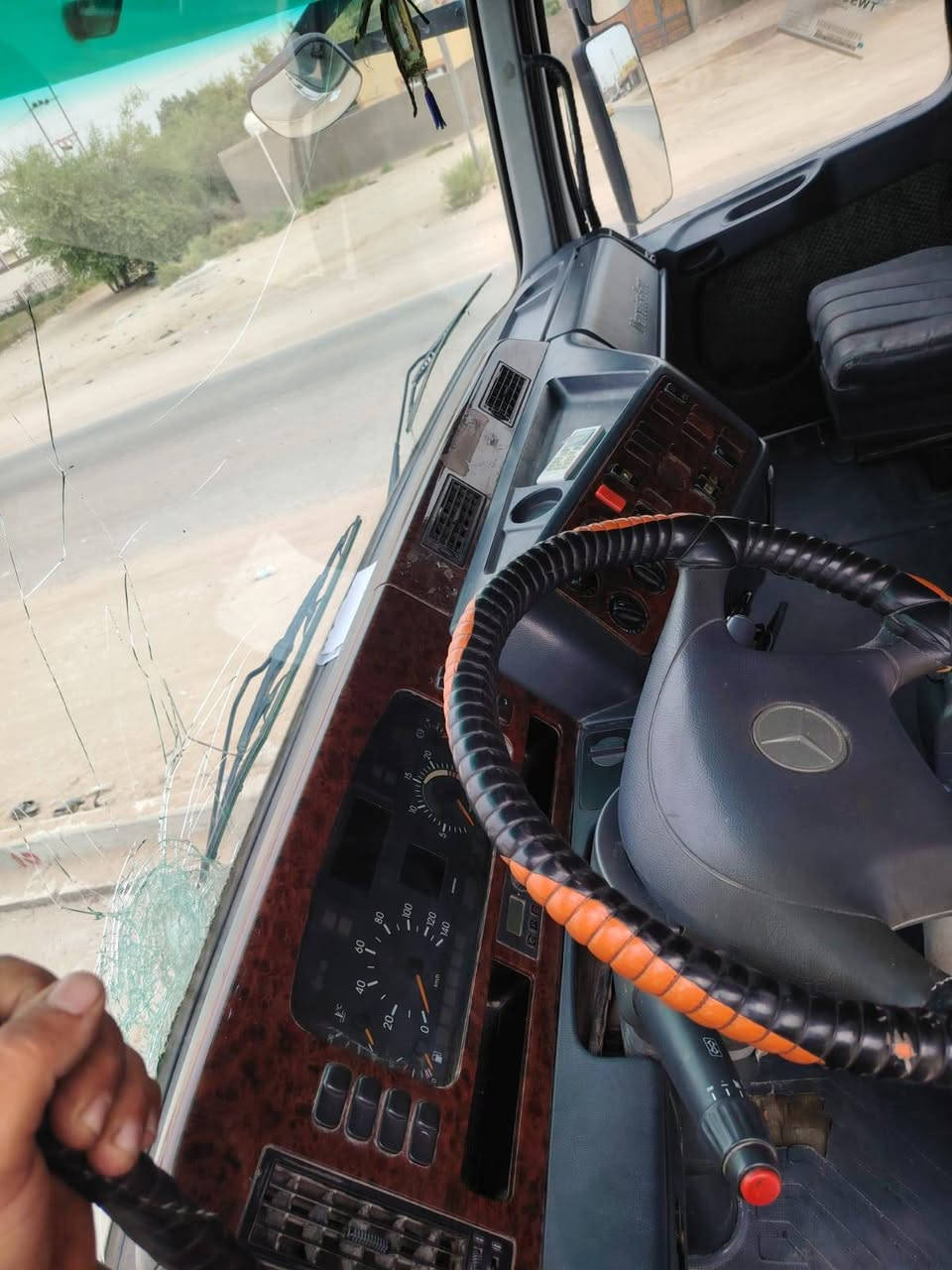 اكتروز • ٢٠٠١ • ٤ محاور
