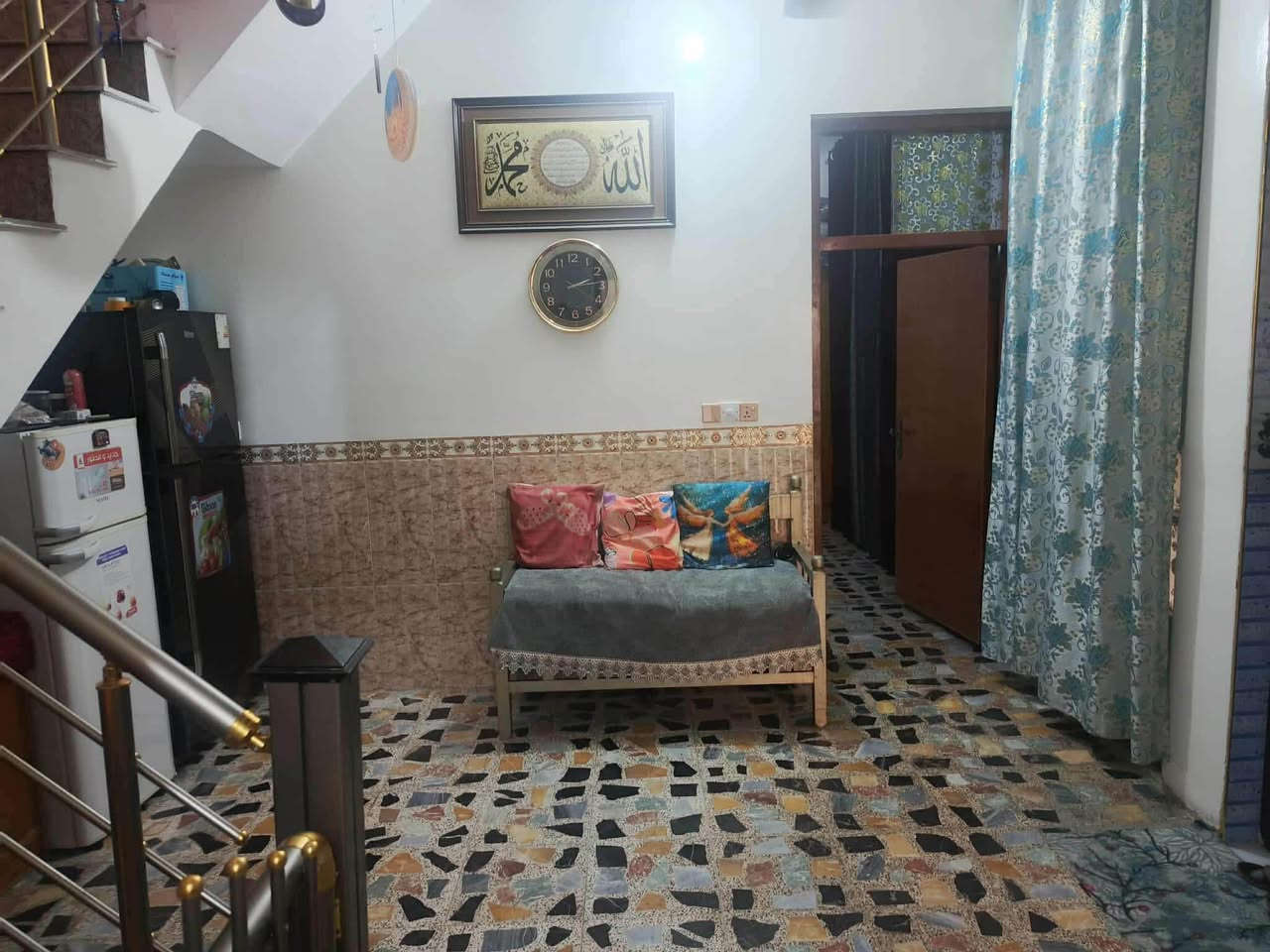 السلام عليكم دار للبيع مساحته ١٥٠ م واجهه ٧ ونص ونزال ٢٠ م طابقين مسلح بناء حديث كماليه شارع المصرف قرب حسينية الحكيم يحتوي على استقبال مطبخ صاله غرفة نوم وخدمات والثاني ٣ ثلاث غرف نوم وخدمات السعر ٢٠٠مليون بي مجال المراجعه مع مكتب دلالية ابو فراس العتابي *********** وابو محمد الشمري ***********🌹🌹🌹
