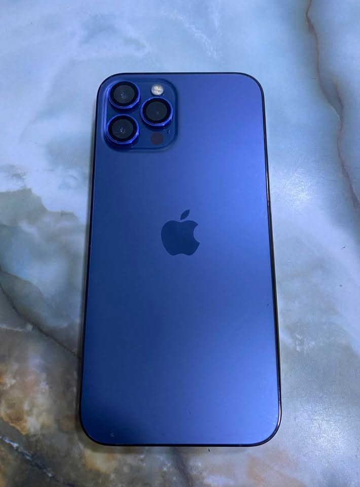 السلام عليكم 
12 PRO MAX 
256 GB 
النظافة : 100% 
ملاحظة : مبدل فقط بطارية والصرف ضمان 
السعر : 350 الف قفل لان الجهاز نظيف 100% 
العنوان : بَغداد _ المنصور 
للاستفسار ***********
