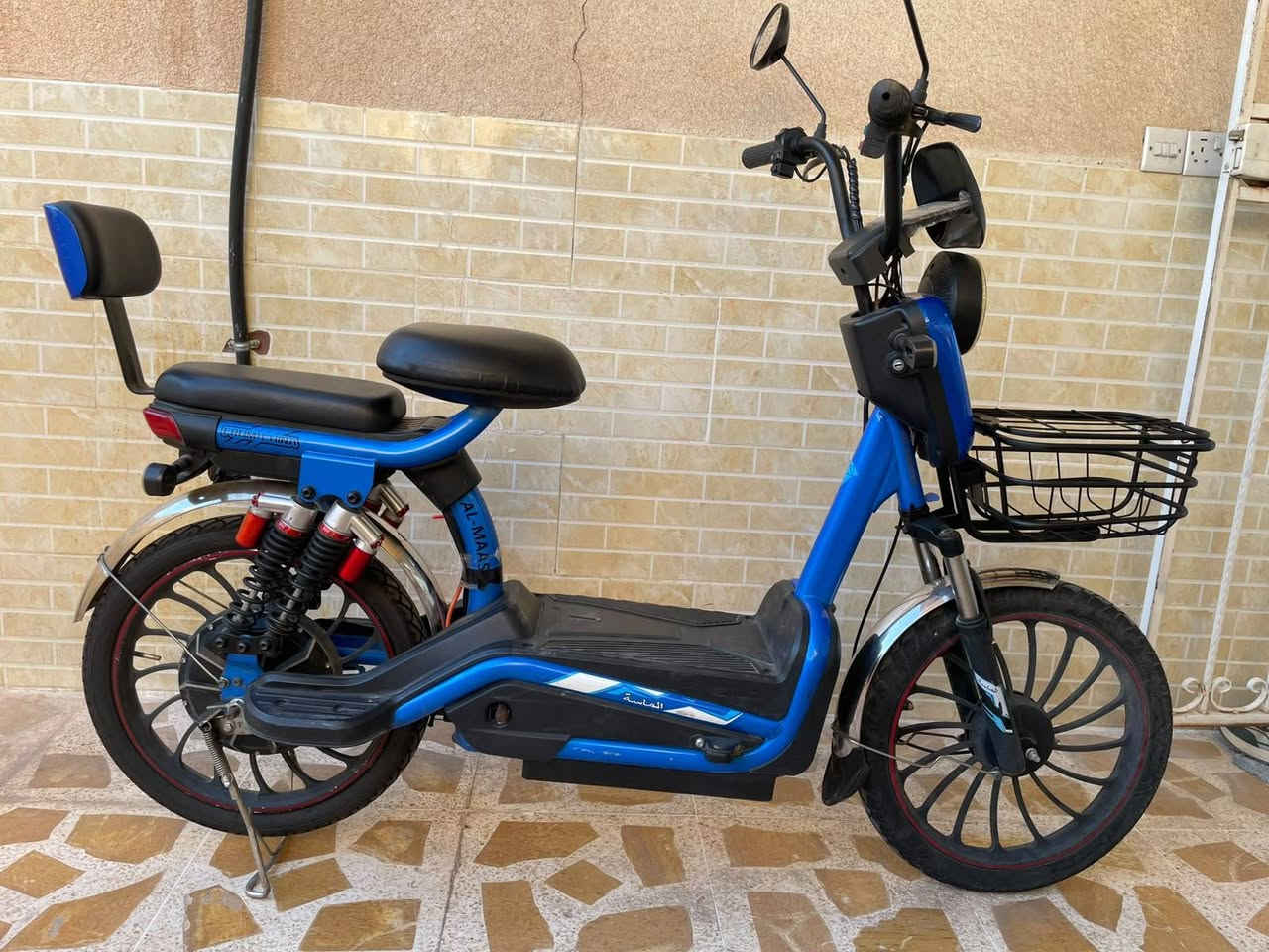 ⚡️🛵 للبييييع: دراجة شحن شركة الماسه 🛵⚡️
​✨ الحجم: 24 📏
✨ الحالة: جديدة وبحالة الممتاز، استخدام قليل جداً! 👌💯
​🔋 البطاريات:
⚡️ 5 بطاريات أصلية بحالة ممتازة (ما منفوخات نهائياً) 🔋👍
​🔑 الملحقات والمميزات:
🔹 بصمتين + سويتشين (2) 🔑🔑
🔹 نظام تشغيل عن بُعد 📡✨
🔹 نظام حماية متطور ضد السرقة 🔒🛡️
​⚠️ الملاحظات:
جامة الشاشة مشلوعة فقط، وباقي الدراجة كفالة ونظيفة 100% 🛠️✨
​💰 السعر: 250 ألف 💵
📍 الموقع: [اربيل / زانكو 94]
للتواصل واتساب على الرقم (***********)
