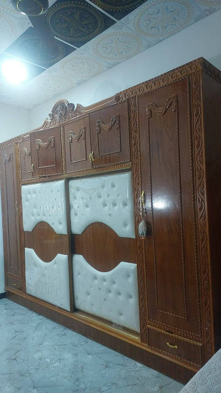 السلام عليكم  .. مكلف بالنشر
جرباية و ميز انجارة للبيع السعر  250 الف
و كنتور نضيف  السعر  300 الف 
للاستفسار  هذ رقم صاحب الغراض  ***********
