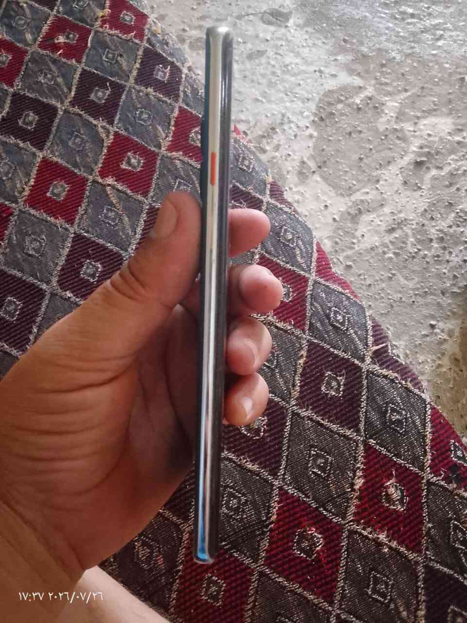 عندي موبايل البيع الذاكره 12 زايد 12موبايل شرط ما بي شي بس غراض مابي السعر 325مكان الايمن حي التنك الحب ينتصل ***********
