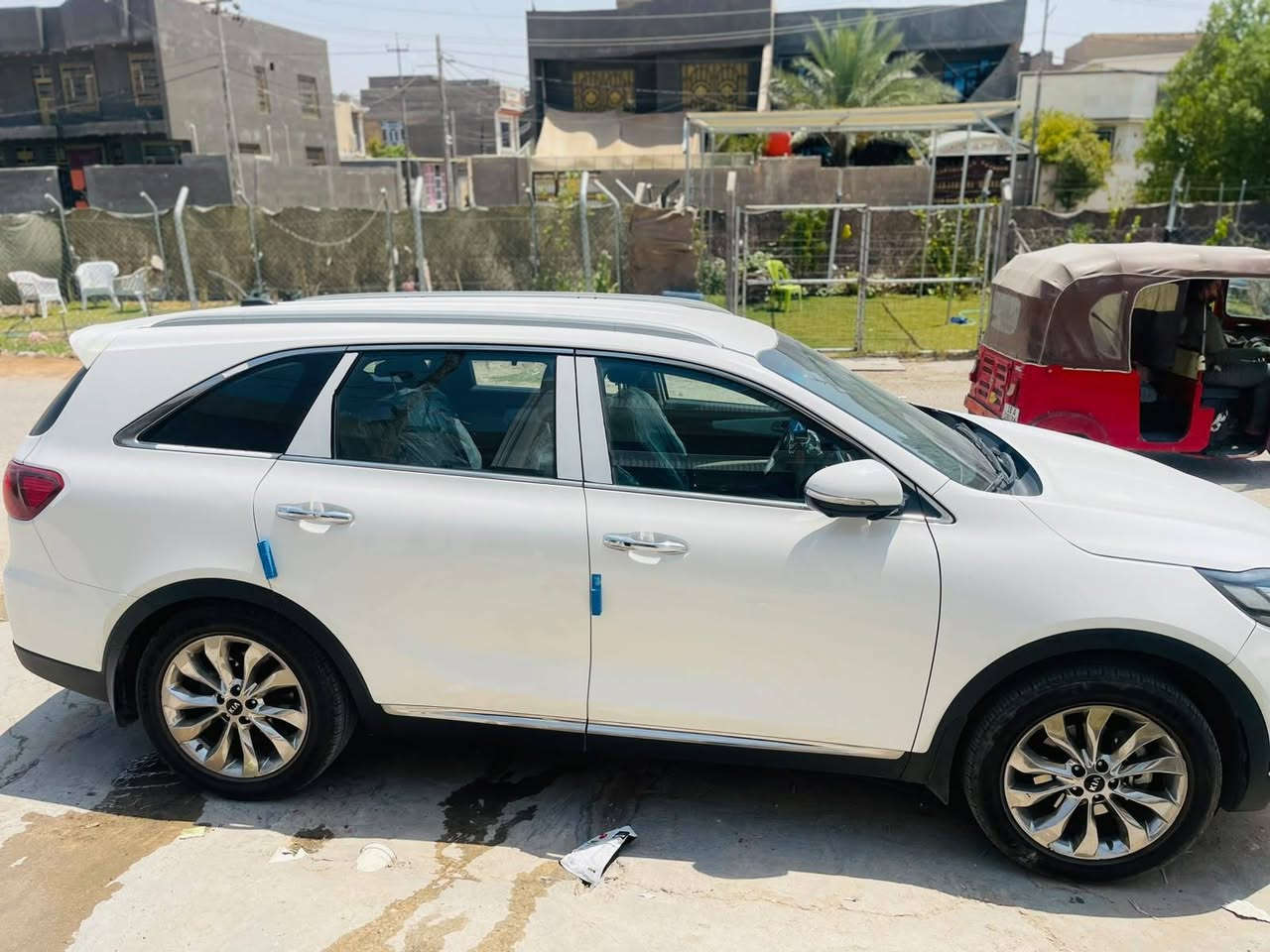 سلام عليكم
كيا سورنتو 2020 خليجي
مكفوله من الصبغ والتبديل كفالة عامة 
بيه فقط رصعات بخشم البنيد ماتبين بلصور
فول مواصفات: 
عدى البانو راما 
بصمه تشغيل وابواب
ترحيب عند الاقتراب 
كراسي كهربائيّة وجلد
شاشه 
5كامرت 

شحن لاسلكي
حساسات. امامي خلفي 
مري شفط واشاير بالمري 
6 سلندر 3500
صندوق كهربائيّة 
رقم بغداد بإسمي تحويل مباشر 
ماشيه ..110 الف 
السعر 250
رقم الـهاتف. *********** الحجي

